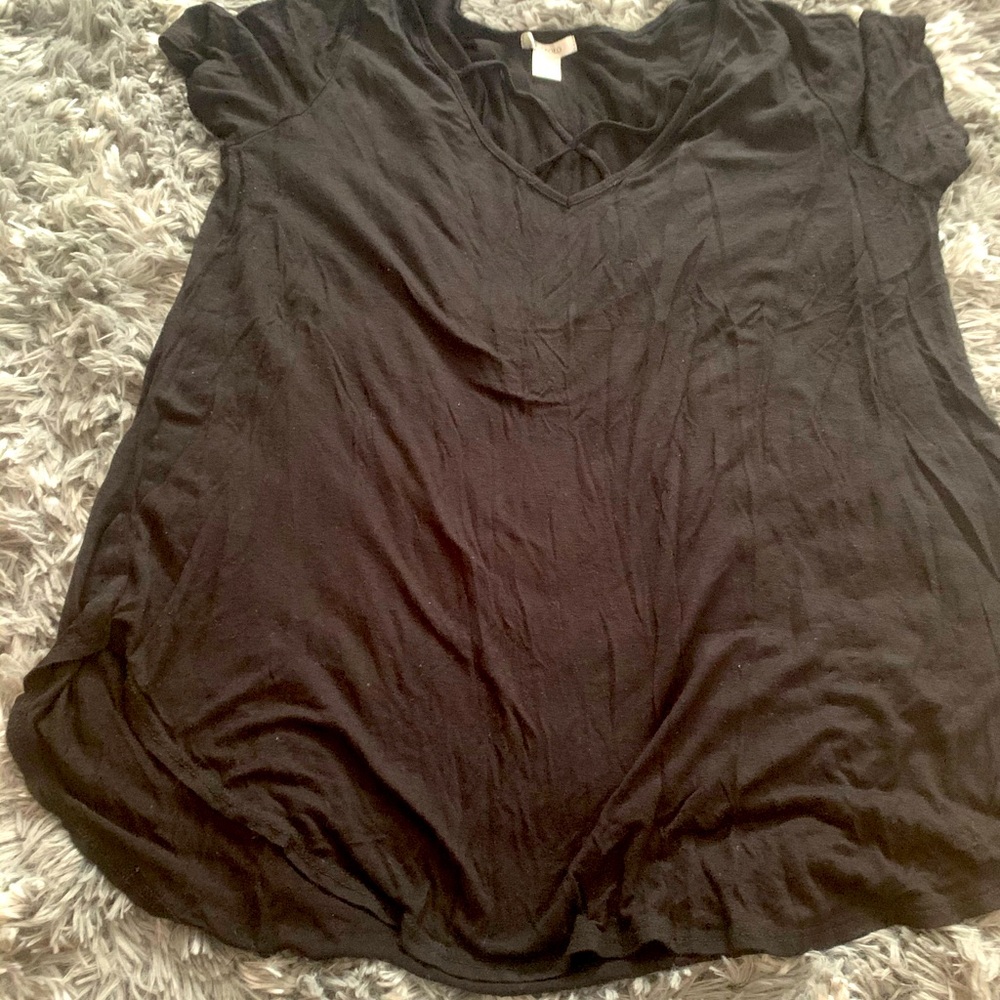 Women’s black tee